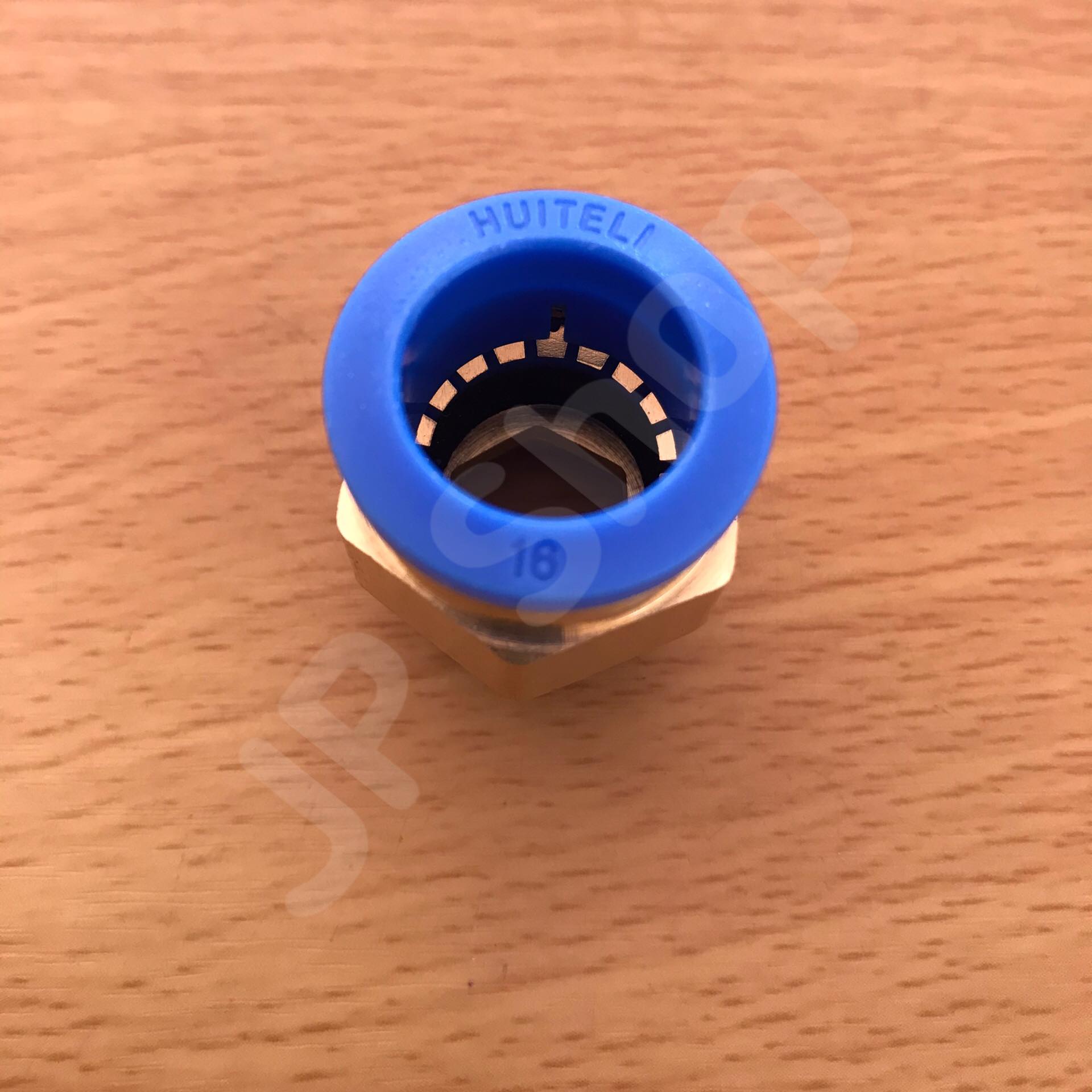 ฟิตติ้งสายลม 16 มม. ข้อต่อ PC-16-04 เกลียว 4 หุน #16041 ราคา 1 ตัว