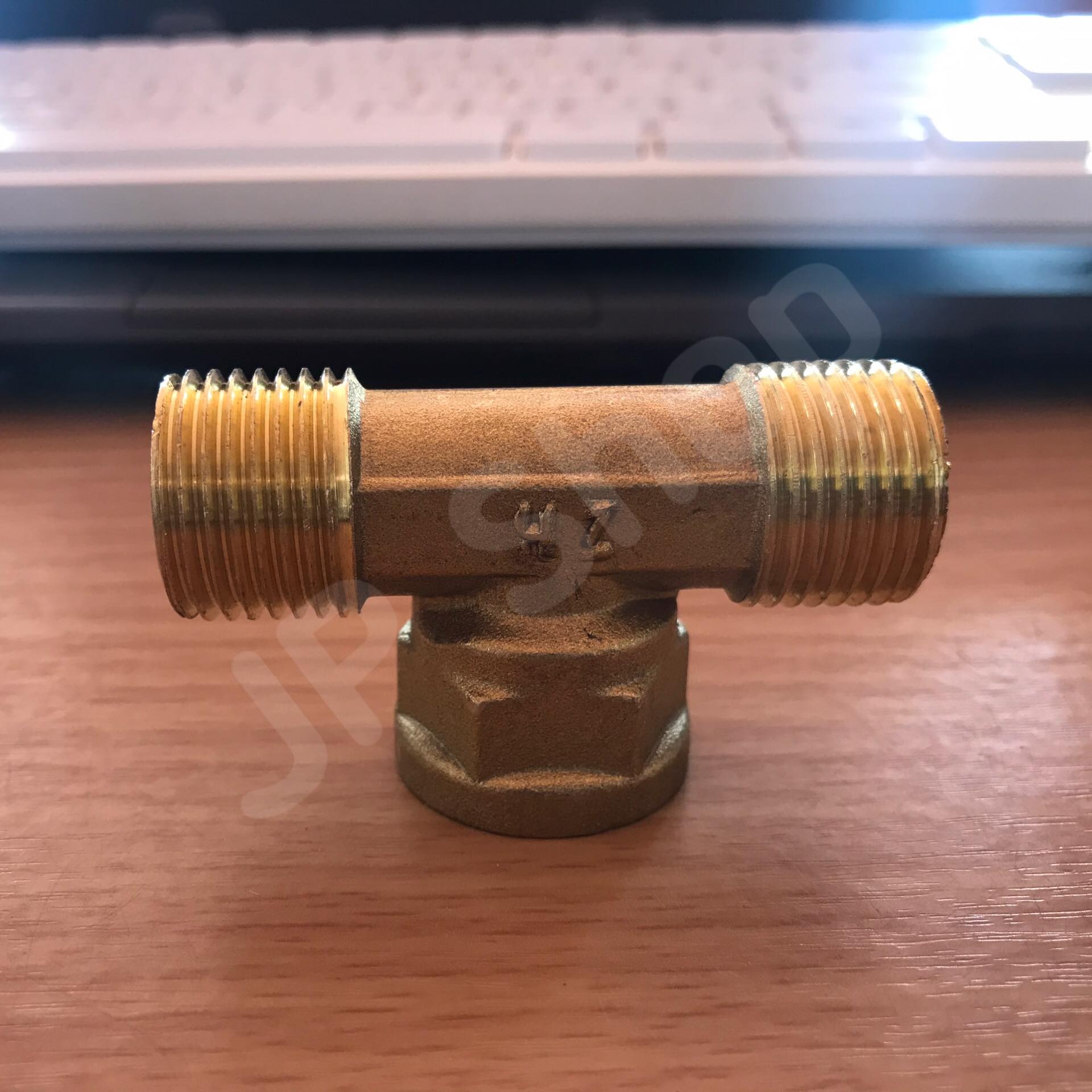 ข้อต่อสามทางทองเหลืองขนาด 4 หุน เกลียวนอก-นอก-ใน ข้อต่อ สามทาง เกลียวใน1 เกลียวนอก 2 ทองเหลือง ขนาด 4 หุน #1654