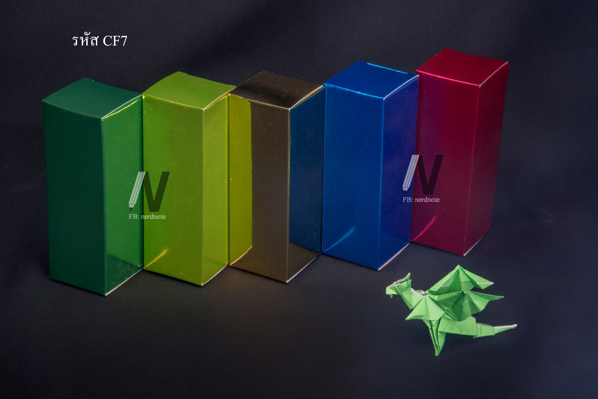 กล่องเครื่องสำอางแบบขวด ขนาด กว้าง 40 x ยาว 40 x สูง 118 mm.