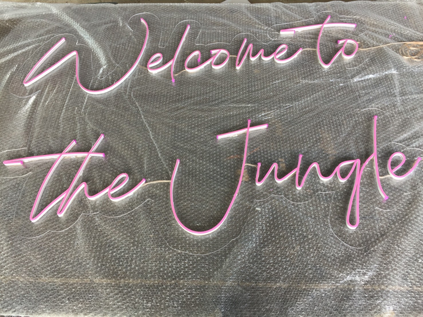 ไฟนีออน เฟค