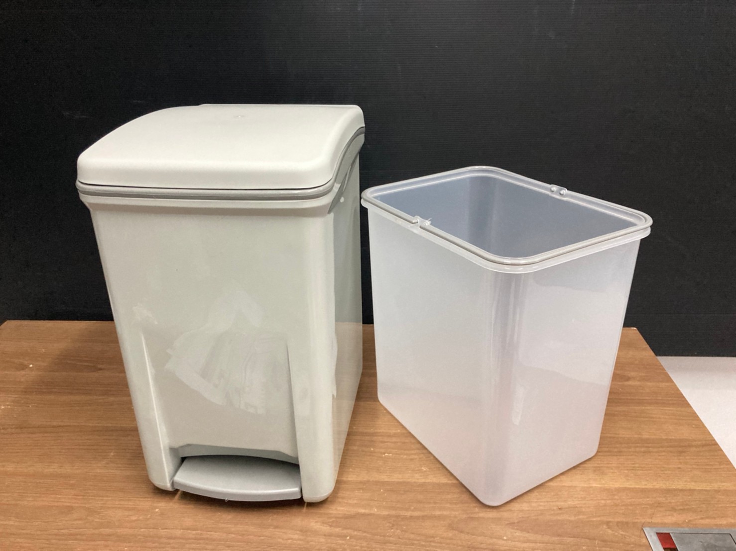 ถังขยะทรงเหลี่ยม เท้าเหยียบ ขนาด 6.5 ลิตร