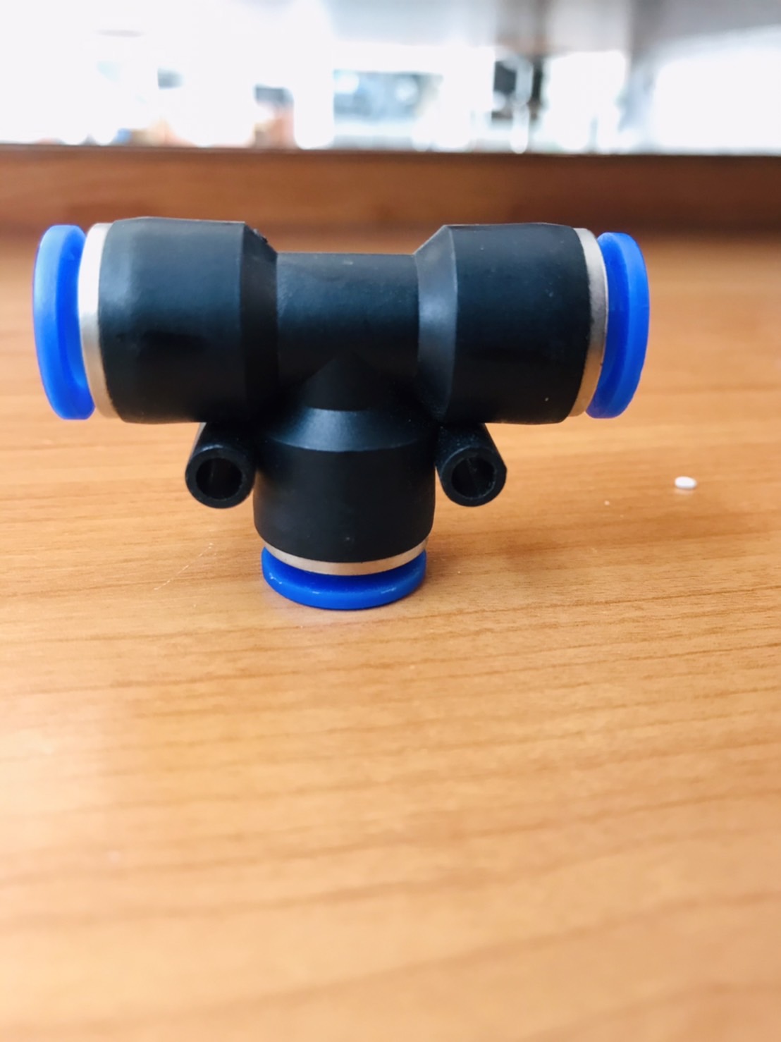 ข้อต่อลมฟิตติ้ง PE-10mm สามทาง ฟิตตั้ง สวมสายลม #1040