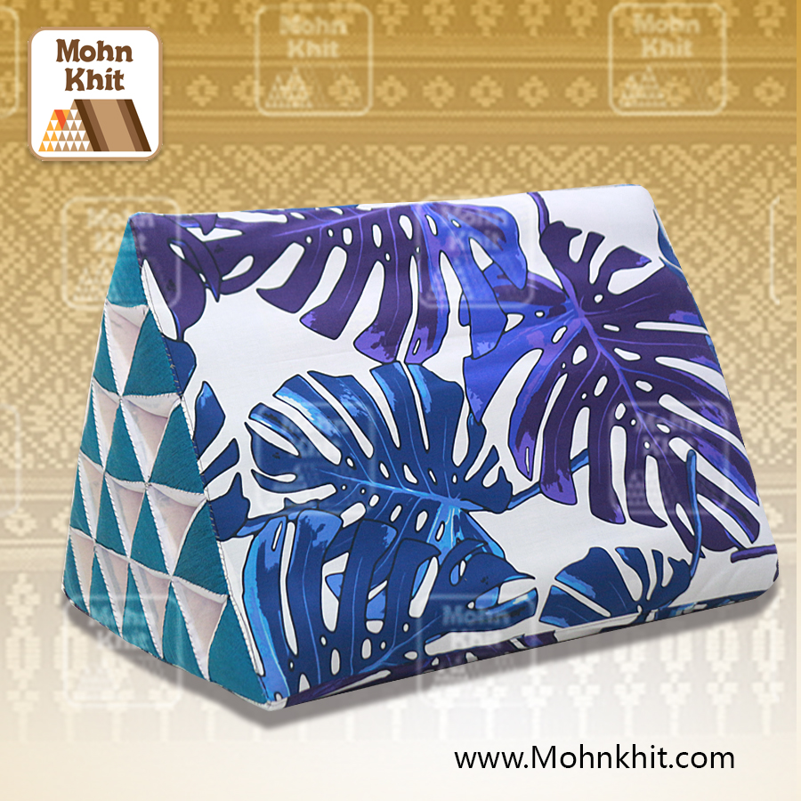 หมอนสามเหลี่ยม15ช่องลายบูลฮาวาย 52cmx36cmx32cm// Thai Tri-angle Cotton kapok 100%Traditional Floor Cushions .