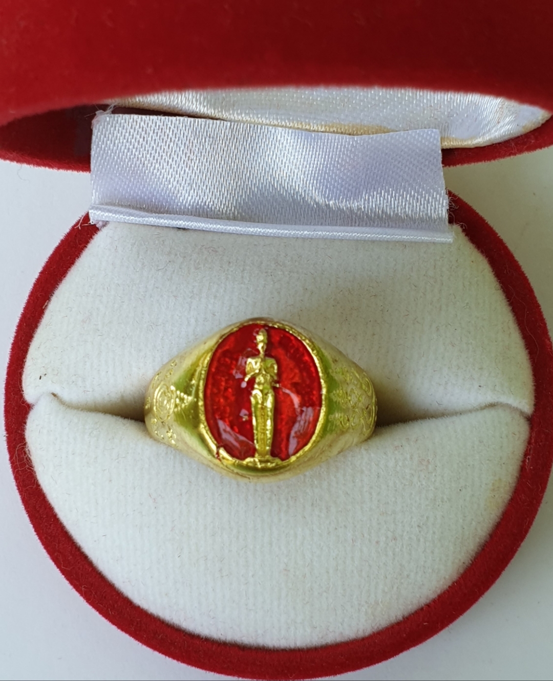 แหวน ไอ้ไข่ ลงยา มี 3 สี แดง เขียว น้ำเงิน เลือกได้เลยจ้า เนื้อทองเหลืองชุบทอง ปรับขนาดได้ 6-9mm.(50-65)