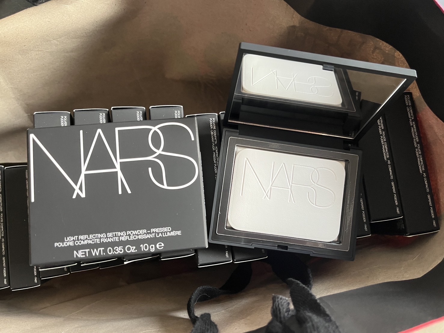 NARS Light Reflecting Setting Powder Pressed 10g. สี #Translucent Crystal แป้งอัดแข็ง