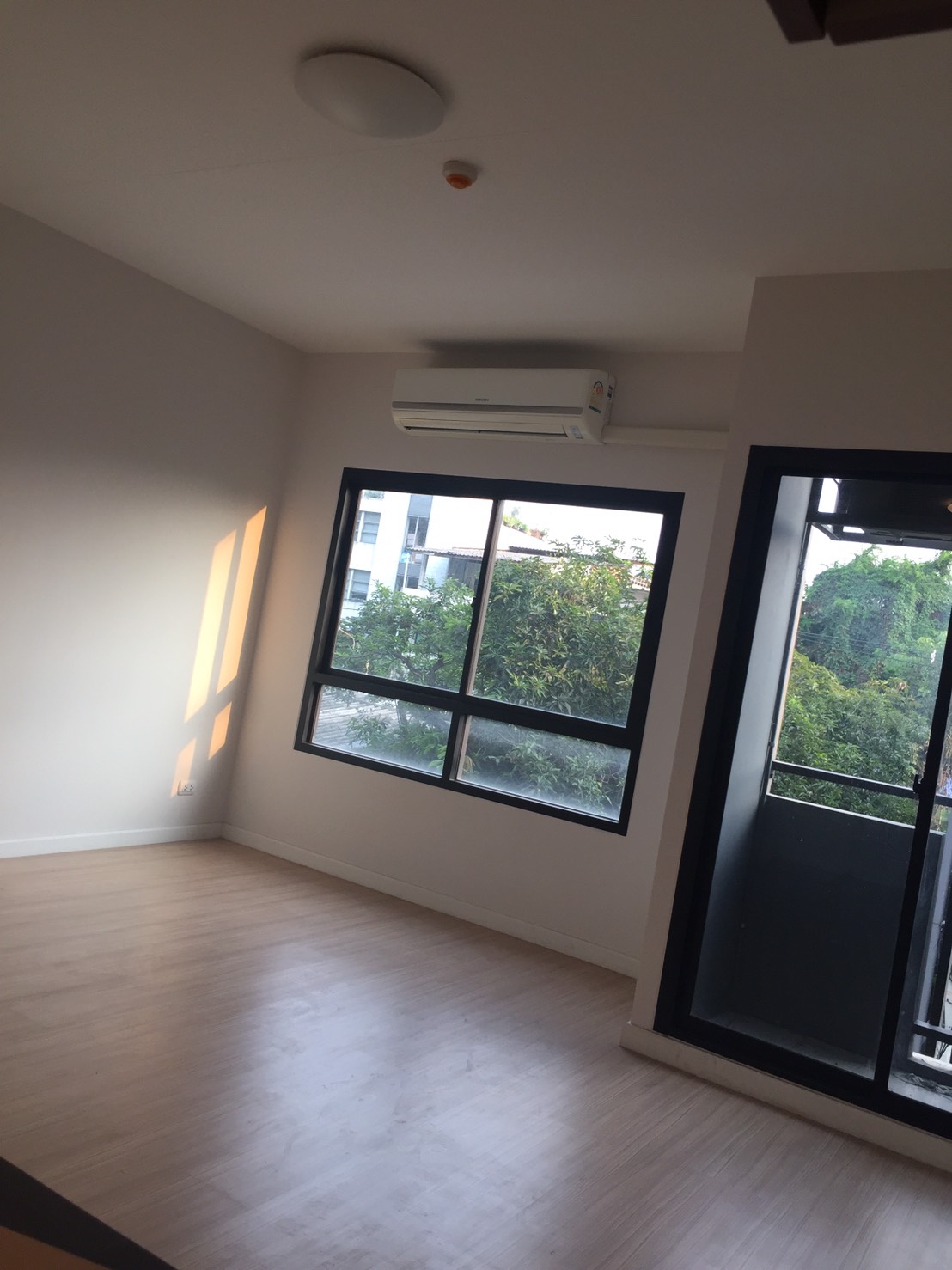 ขายคอนโดเลต รัชดา 36 ห้องสตูดิโอ ชั้น 3 ห้องมุม อาคาร B ห้องใหม่ไม่เคยอยู่ ; For Sale : Condolette Ratchada 36, Studio, Fl.3, Corner Unit, Bldg. B