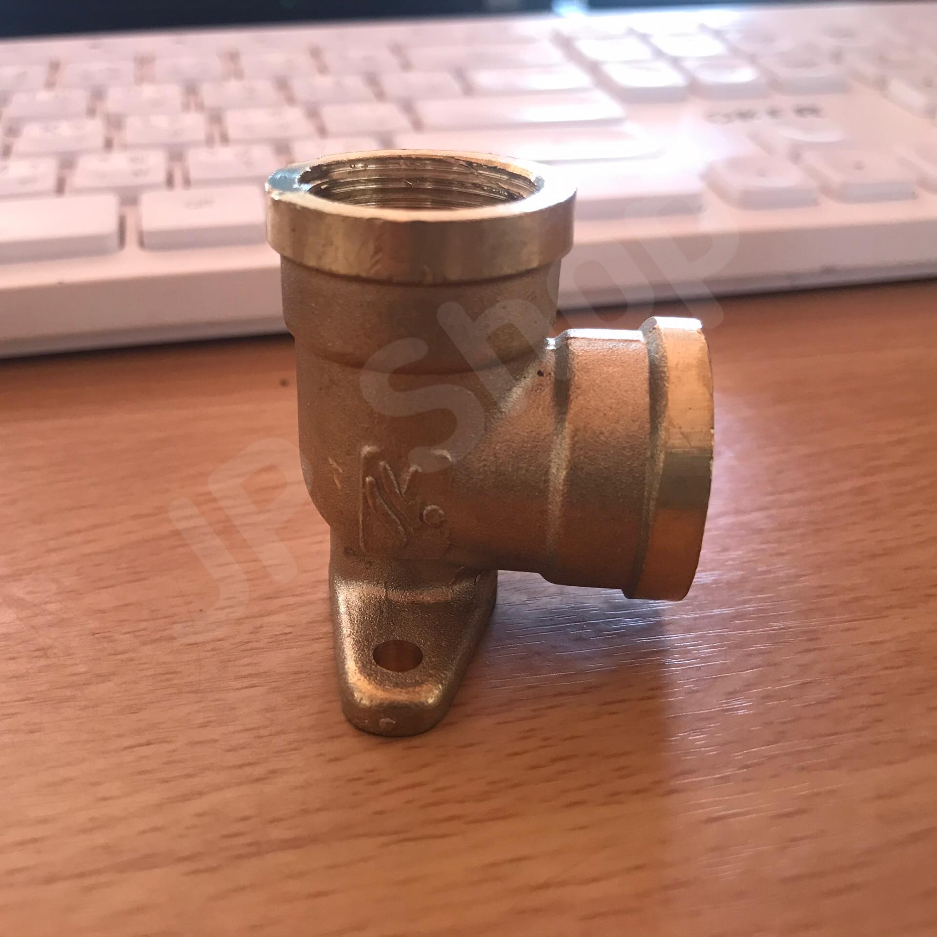 ข้องอทองเหลืองเกลียวนใน ขนาด 4 หุน มีฐานยึด #0754