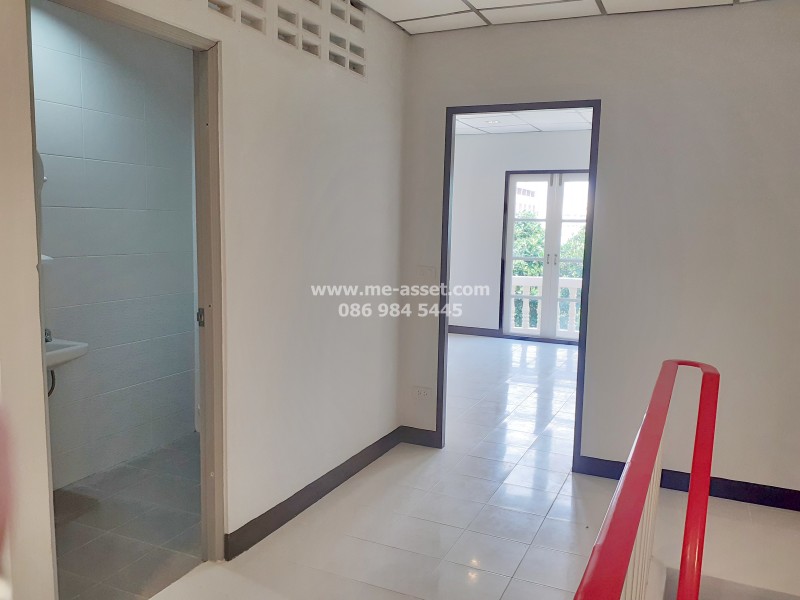 ขายและเช่า ทาวน์โฮม ถ.เพชรเกษม 67/1 แขวงหลักสอง เขตบางแค กรุงเทพ / พื้นที่ 3 ชั้น 20 ตารางวา