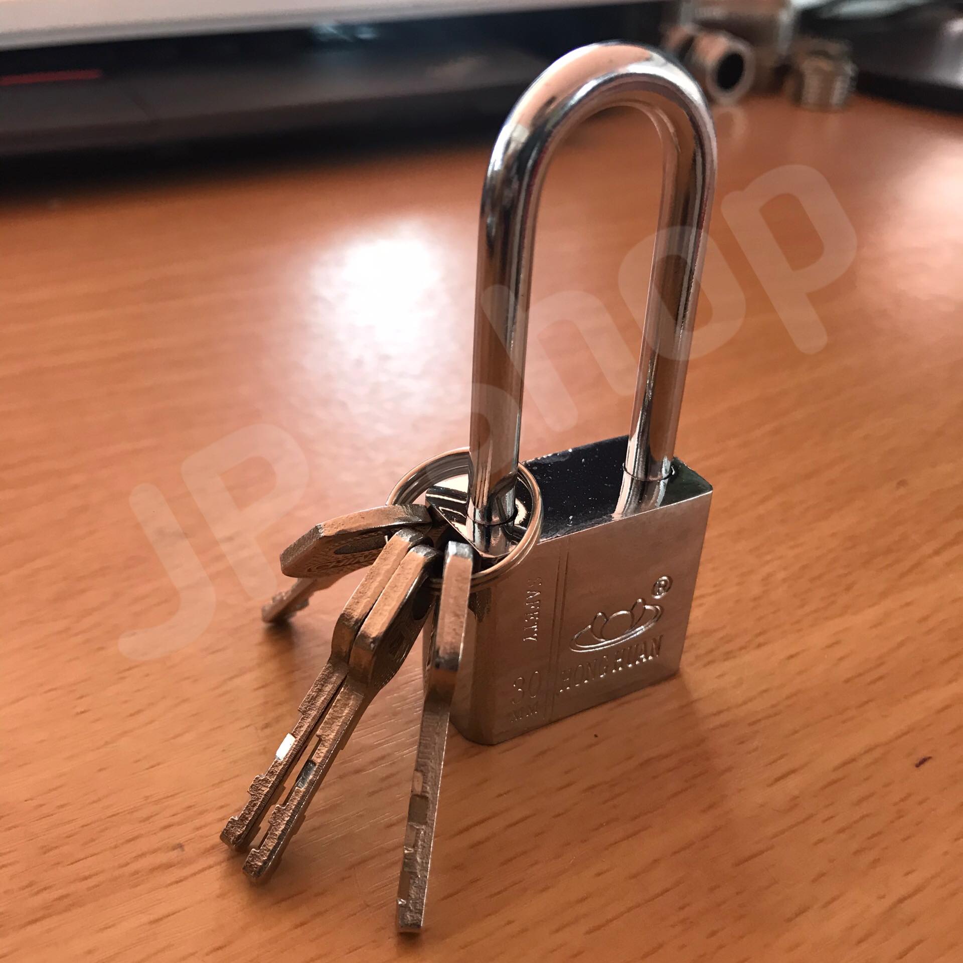 กุญแจล็อคบ้าน ล็อคครัว ล็อคอเนประสงค์ 30 มม. ล็อคแน่นหนา คงทน ราคาถูก สนใจสั่งซื้อได้เลย ห่วงยาว #6971342321136