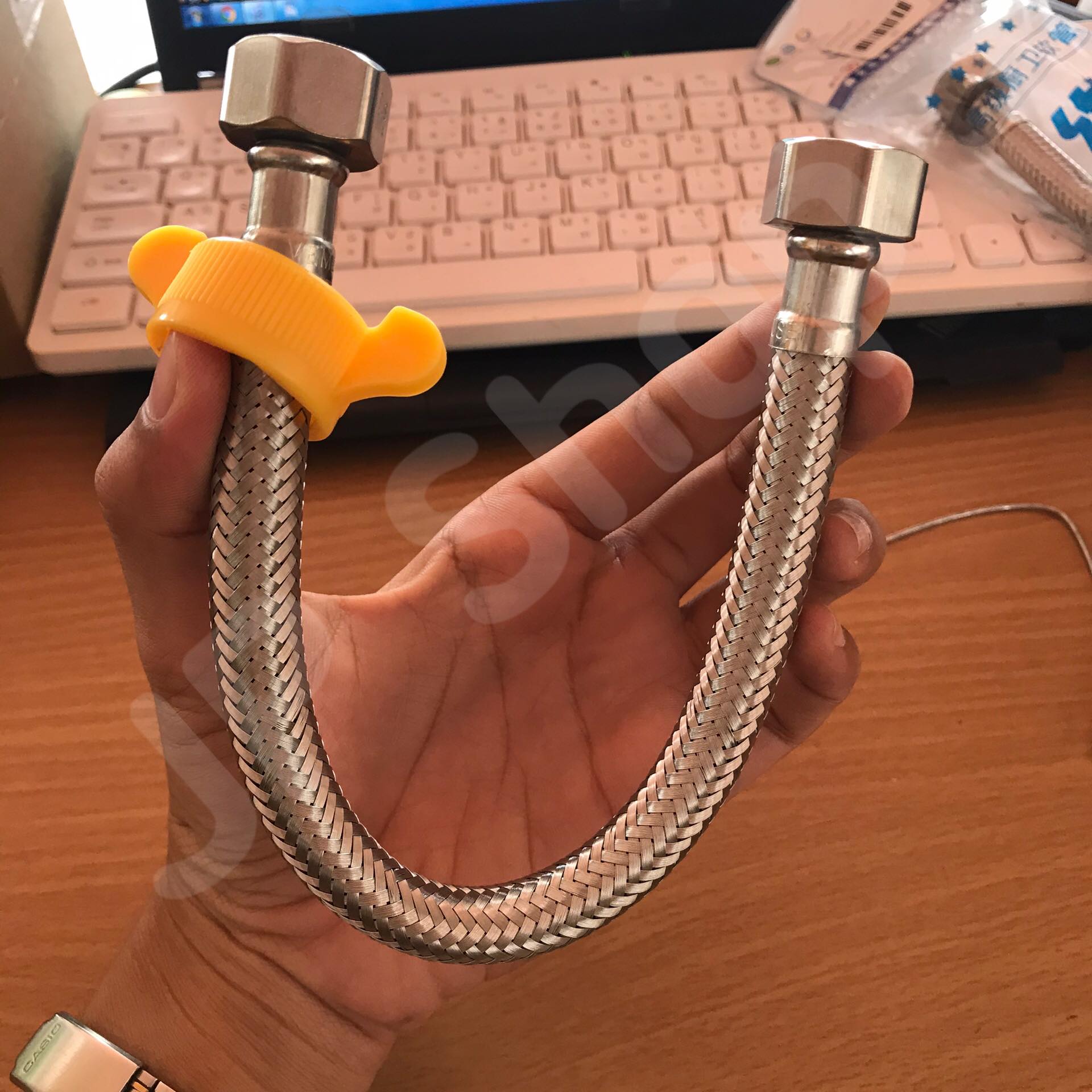 สายน้ำดี ความยาวขนาด 30 ซม. หัวสายสแตนเลส304 เกลียวใน4หุน(1/2") สำหรับต่อน้ำใช้ทั่วไป ห้องน้ำ ห้องครัว #3001