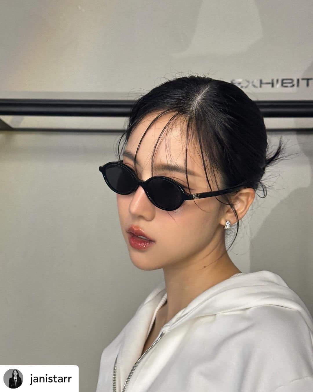 แว่นกันแดดMIUMIU Regard MU04ZS