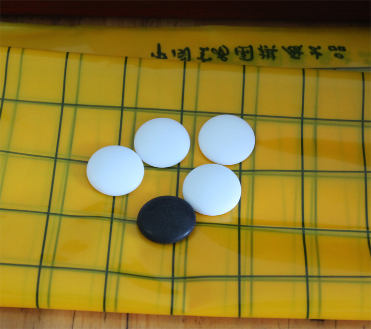 เม็ดหมากล้อมกล่องลายจีน