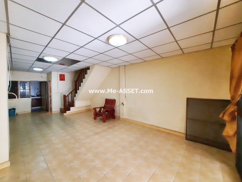 ขายทาวน์เฮ้าส์ ย่าน เคหะร่มเกล้า ราษฎร์พัฒนา น้อมเกล้า : พูนสินธานี 3 / 2 ชั้น 17 ตารางวา