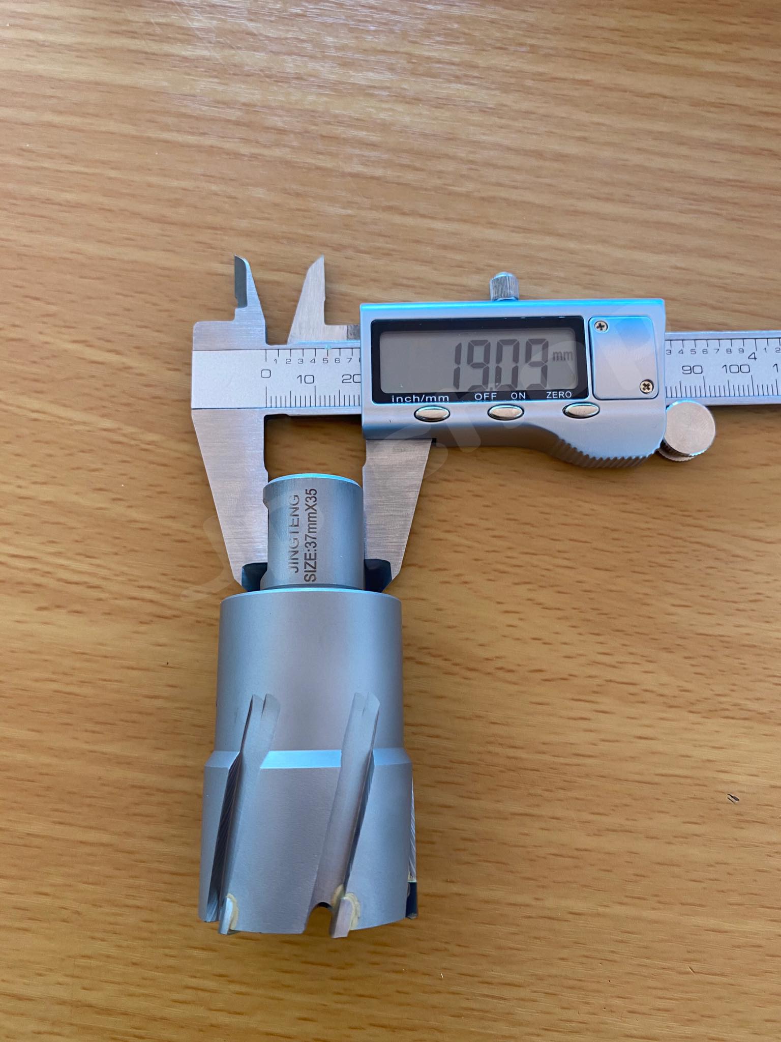 ดอกสว่านเจ็ทบอส แบบโฮลซอว์คาร์ไบ สำหรับเจาะเหล็กหนา ด้วยสว่านแม่เหล็กไฟฟ้า ขนาด37*35มม. #37735