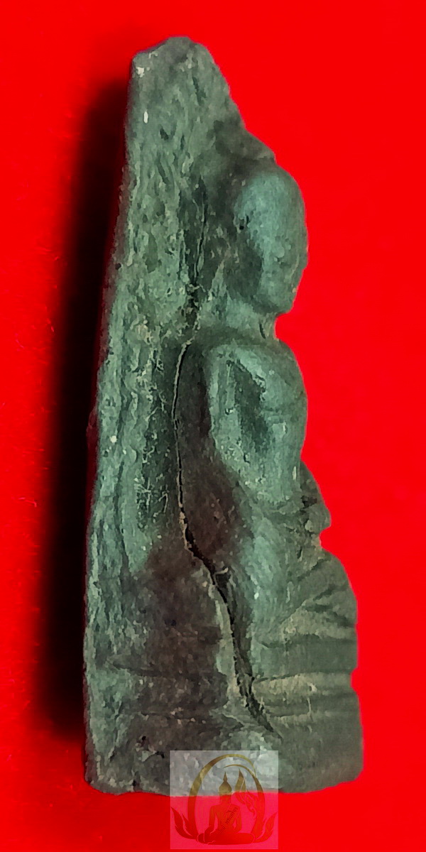 พระรอด วัดชัยพระเกียรติ เนื้อเขียวหินครก จ.เชียงใหม่ ปี 2497