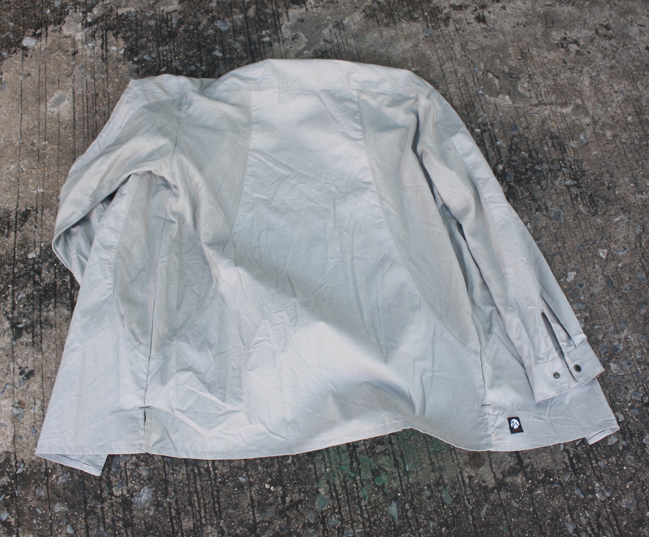 เสื้อเดินป่า กันแมลง