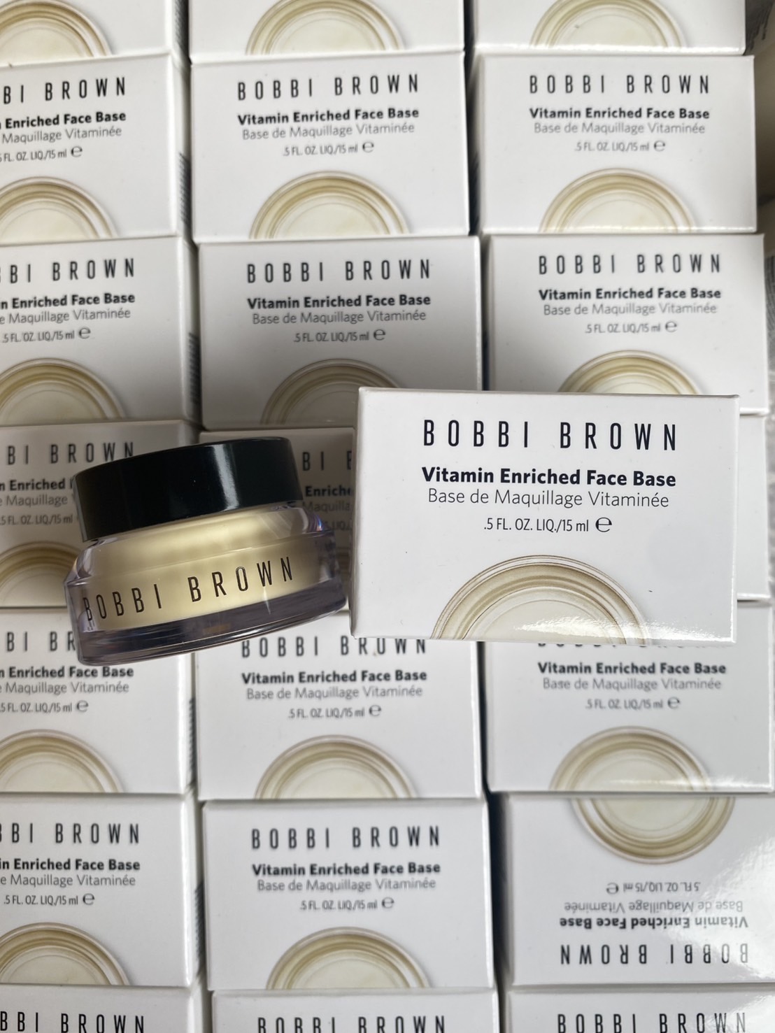 Bobbi Brown Vitamin Enriched Face Base All-In-One Primer And Moisturizer 15ml. ไพรเมอร์บวกกับมอยซ์เจอไรเซอร์
