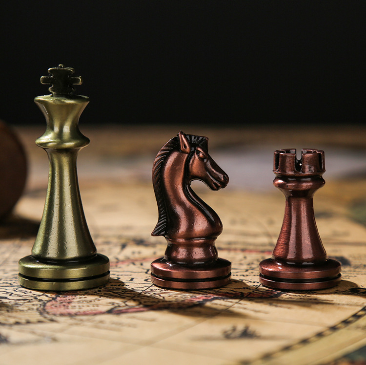 ชุดหมากรุกสากลไม้พับ (ตัวMetal สีgreen bronze & red bronze) Wooden Chess Set
