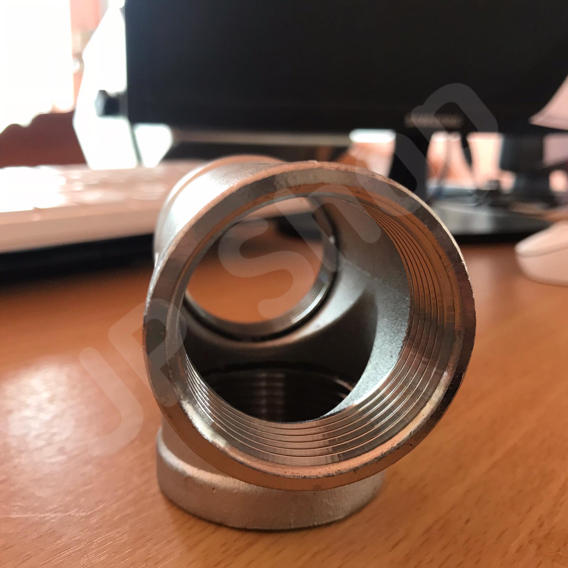 ข้อต่อสามทางสแตนเลส 304 ขนาด 1 1/4 นิ้ว (นิ้ว 2) Stainless Steel Tee 304, 1 1/4" Female Thread (Tee F/F/F) #2852