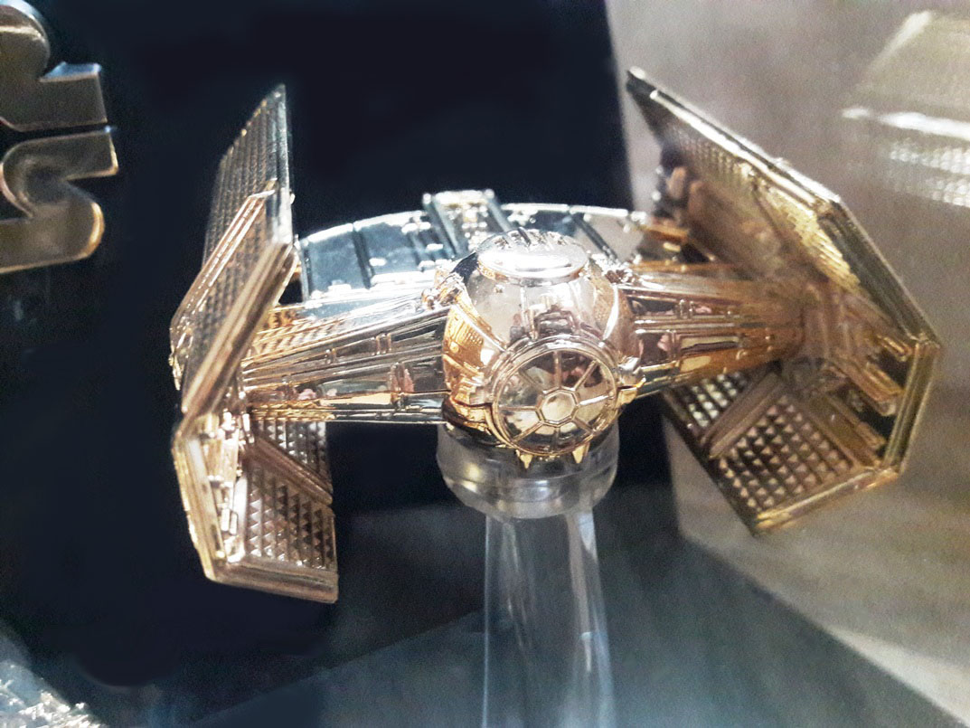 โมเดลชุบทอง 24 K Millennium Falcon & Darth Vader's Tie Fighter - Star Wars