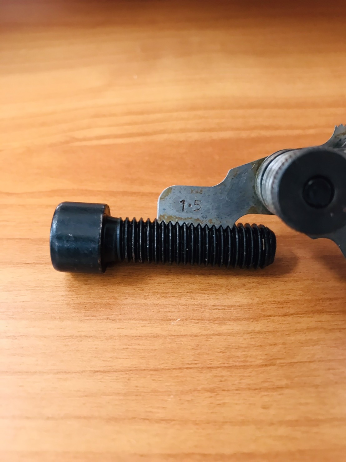 สกรูหัวจมดำ M10 เกลียว 1.5 ยาว 35 มม. (น็อตดำหน้าแปลน) Black Socket Head Screw M10 Thread 1.5 Length 35mm (Black Flange Bolt)#00003