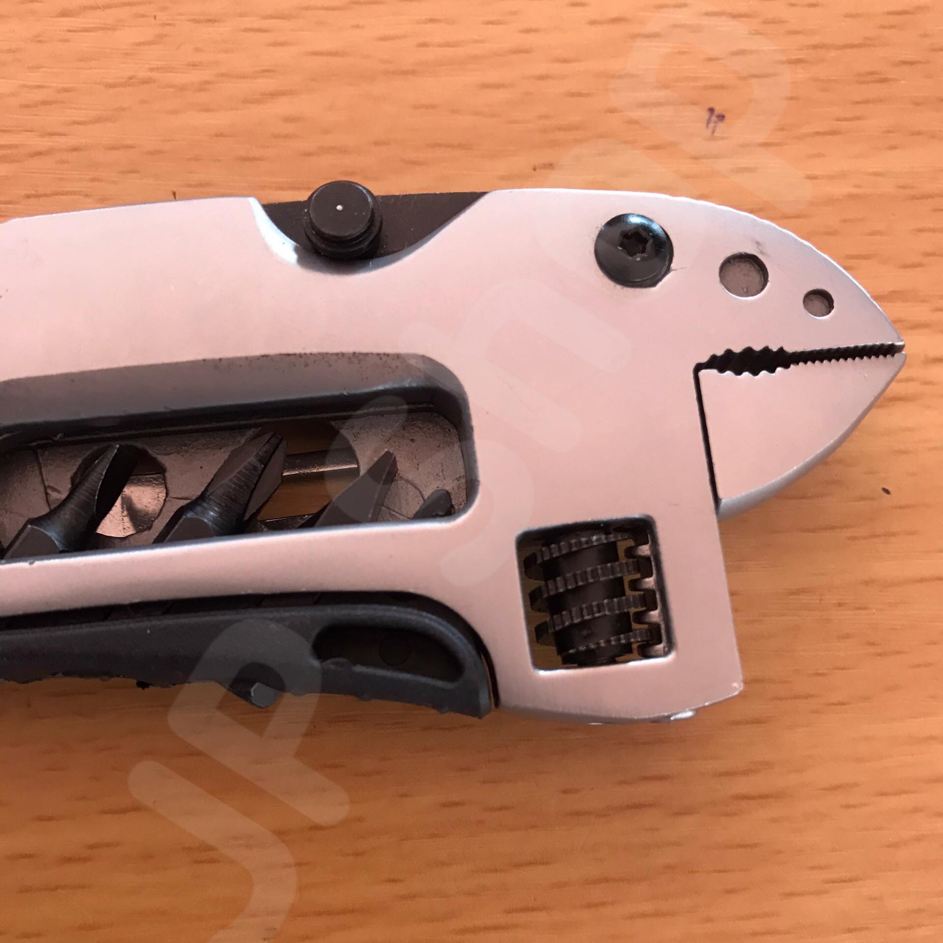 Multitool Pliers คีมอนกประสงค์ (คีมหนีบ ปากประแจเลื่อน พร้อมไขควง 3 หัว มีดพับอเนกประสงค์ พร้อมส่ง #158178