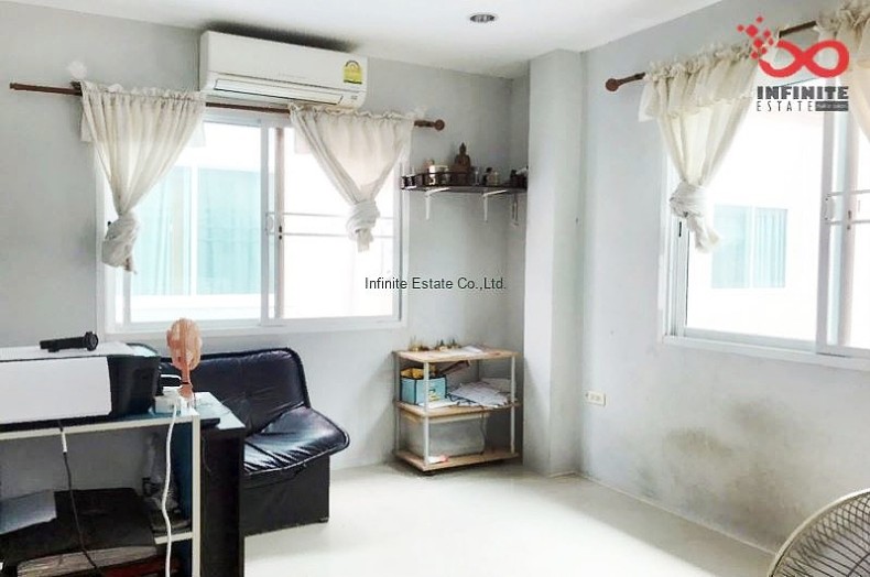 ขายบ้านแฝด ม.วิเศษสุขนคร 19 เฟส 2 ถ.พระราม 2 ซ.วัดพันท้ายนรสิงห์ ต.พันท้ายนรสิงห์ อ.เมือง สมุทรสาคร / พื้นที่ 2 ชั้น 35.9 ตารางวา