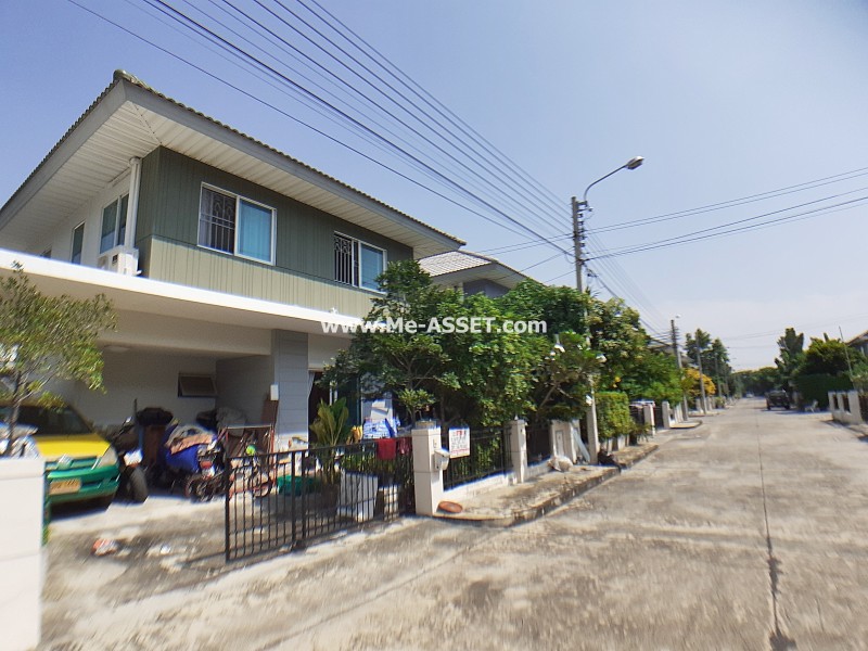 ขายบ้านแฝด ม.เดอะวิลล่า (ท่าอิฐ) ถ.รัตนาธิเบศร์ ต.ท่าอิฐ อ.ปากเกร็ด นนทบุรี / พื้นที่ 2 ชั้น 35.8 ตารางวา
