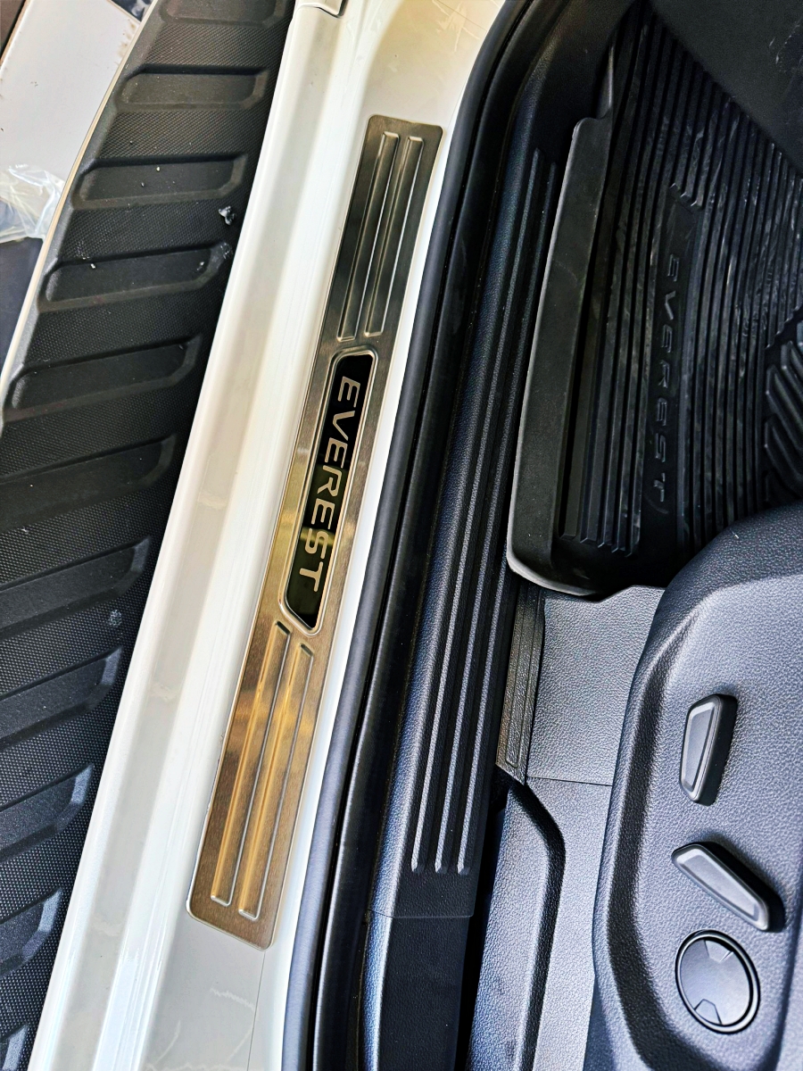 คิ้วบันได ชายบันไดด้านนอก Next Gen Everest