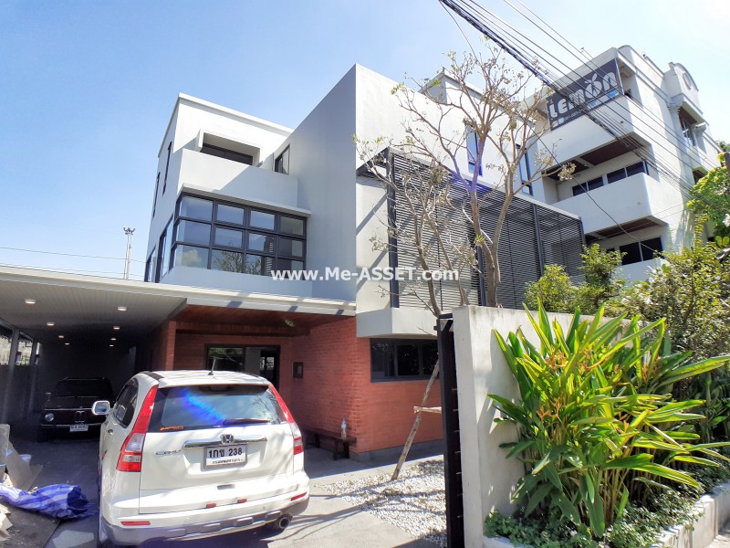 ขายบ้านเดี่ยว ย่าน ลาดพร้าว วังทองหลาง ประดิษฐ์มนูธรรม ประเสริฐมนูกิจ : ถ.ลาดพร้าว 84 ประดิษฐ์มนูธรรม 7 แขวงวังทองหลาง เขตวังทองหลาง กรุงเทพ / 3 ชั้น 59 ตารางวา