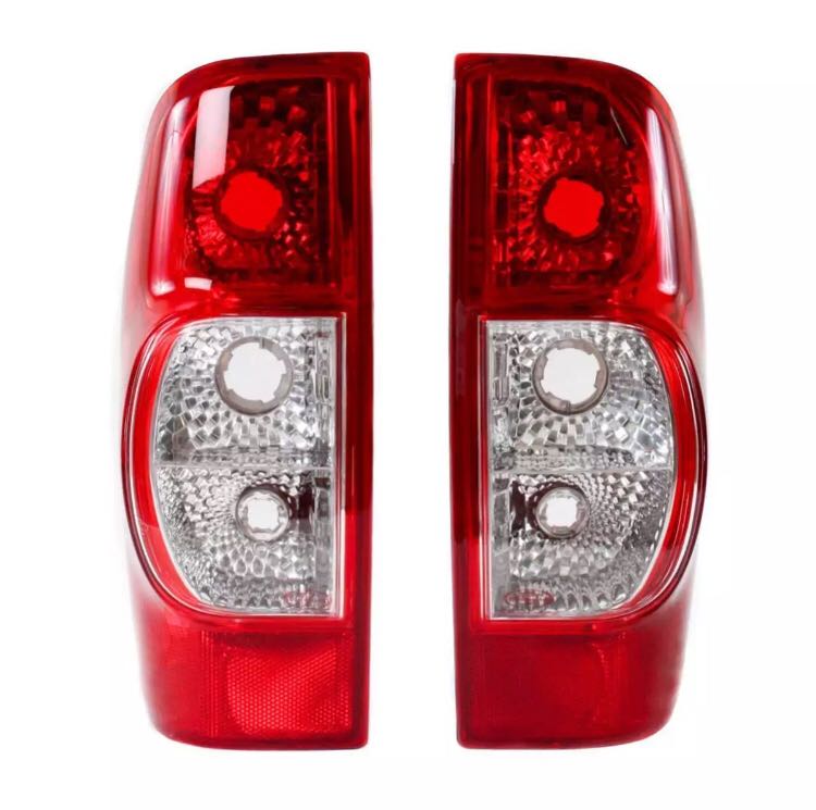 เสื้อไฟท้าย ISUZU D-Max Hilander 2007-2010 ตราเพชร