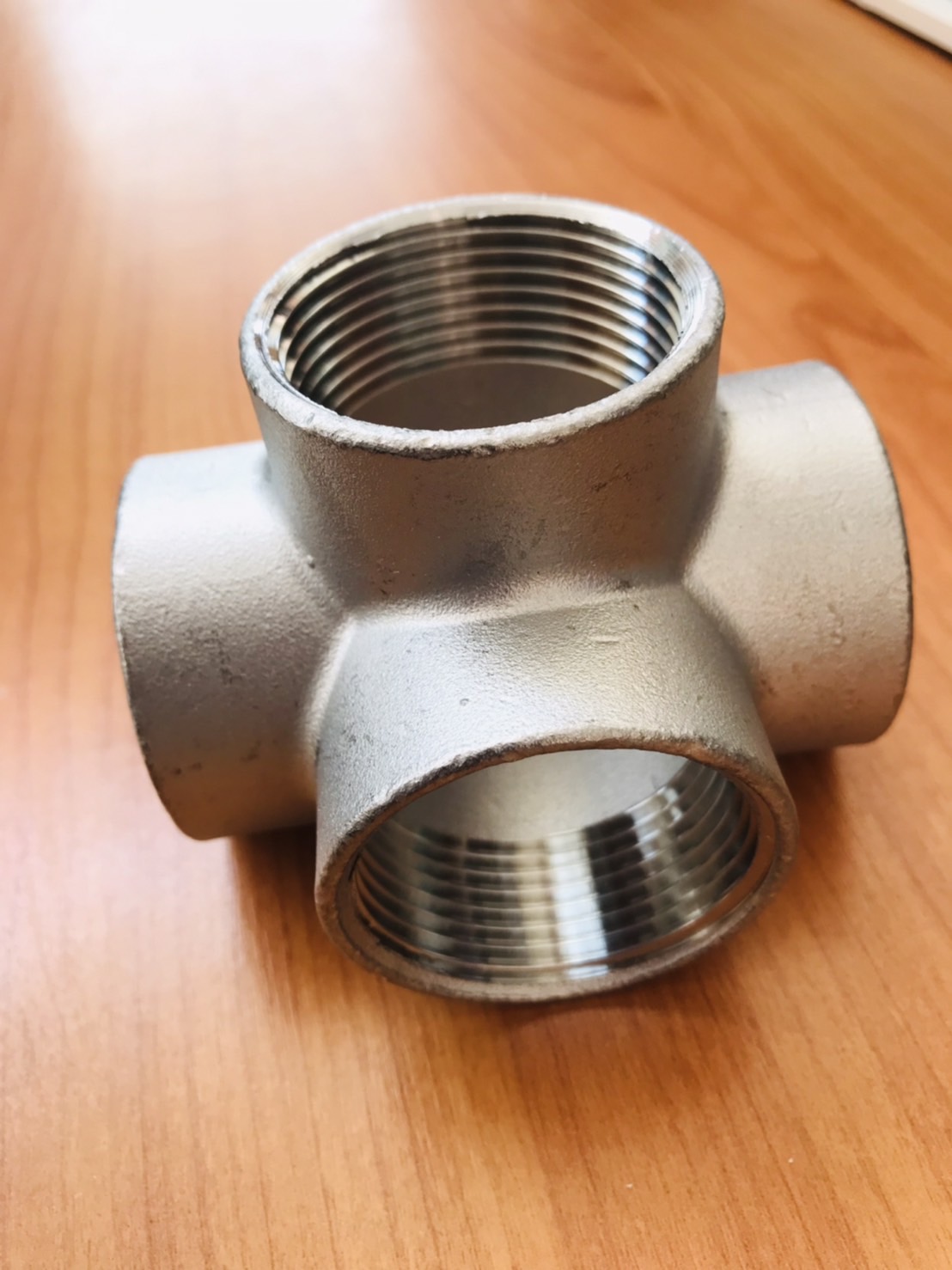 ข้อต่อสี่ทางเกลียวใน สแตนเลส 304 ขนาด 1 1/4 นิ้ว (#17537)