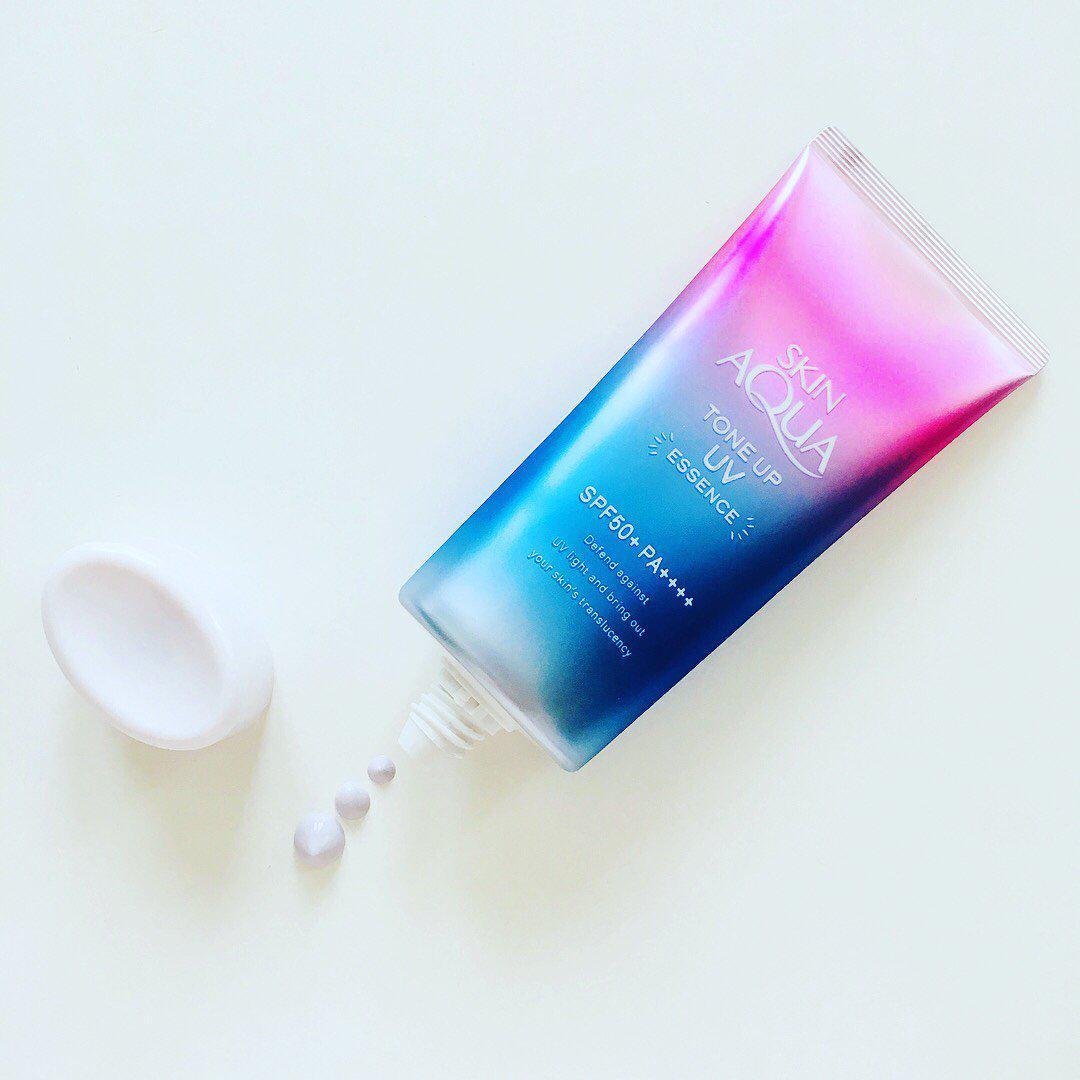 Rohto Sunplay Skin Aqua Tone Up UV Essence SPF50+/PA++++ 80g. กันแดดเนื้อเอสเซนส์จากญี่ปุ่น (1หลอด)