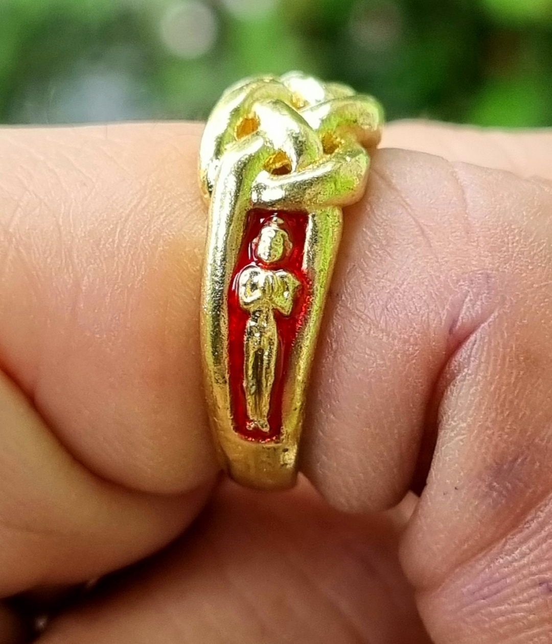 แหวน พิรอด ไอ้ไข่ เด็กวัดเจดีย์ มี4สีให้เลือก แดง เขียว น้ำเงินและทองล้วน วัสดุทองเหลือง ปรับขนาดได้ 8-11(57-65) สำเนา