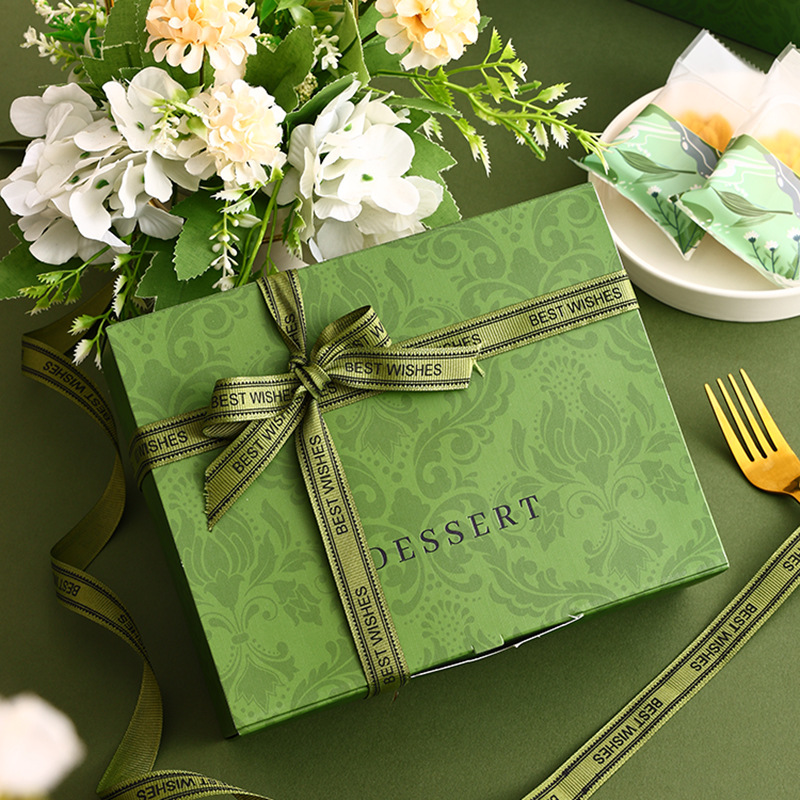 กล่องใส่ขนมลายไทย GG เขียว *new size* (แพค 5 ใบ)