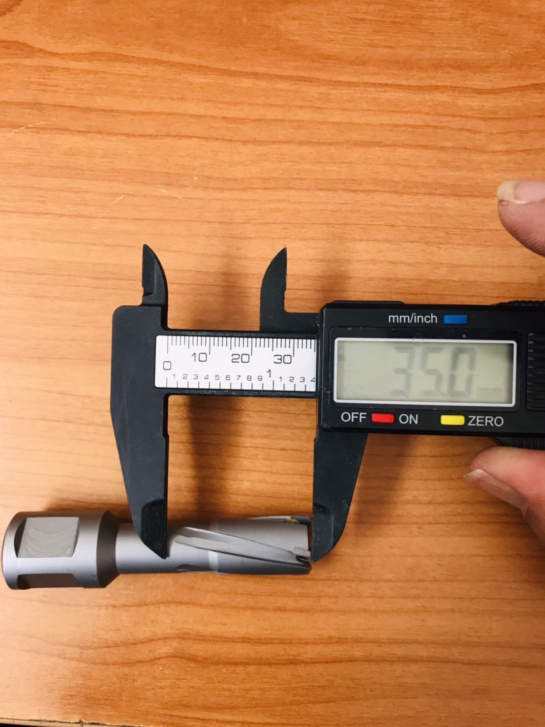 ดอกสว่านเจ็ทบอส แบบโฮลซอว์คาร์ไบสำหรับเจาะเหล็กหนา ด้วยสว่านแม่เหล็กไฟฟ้า ขนาด15*35 มม. #1535