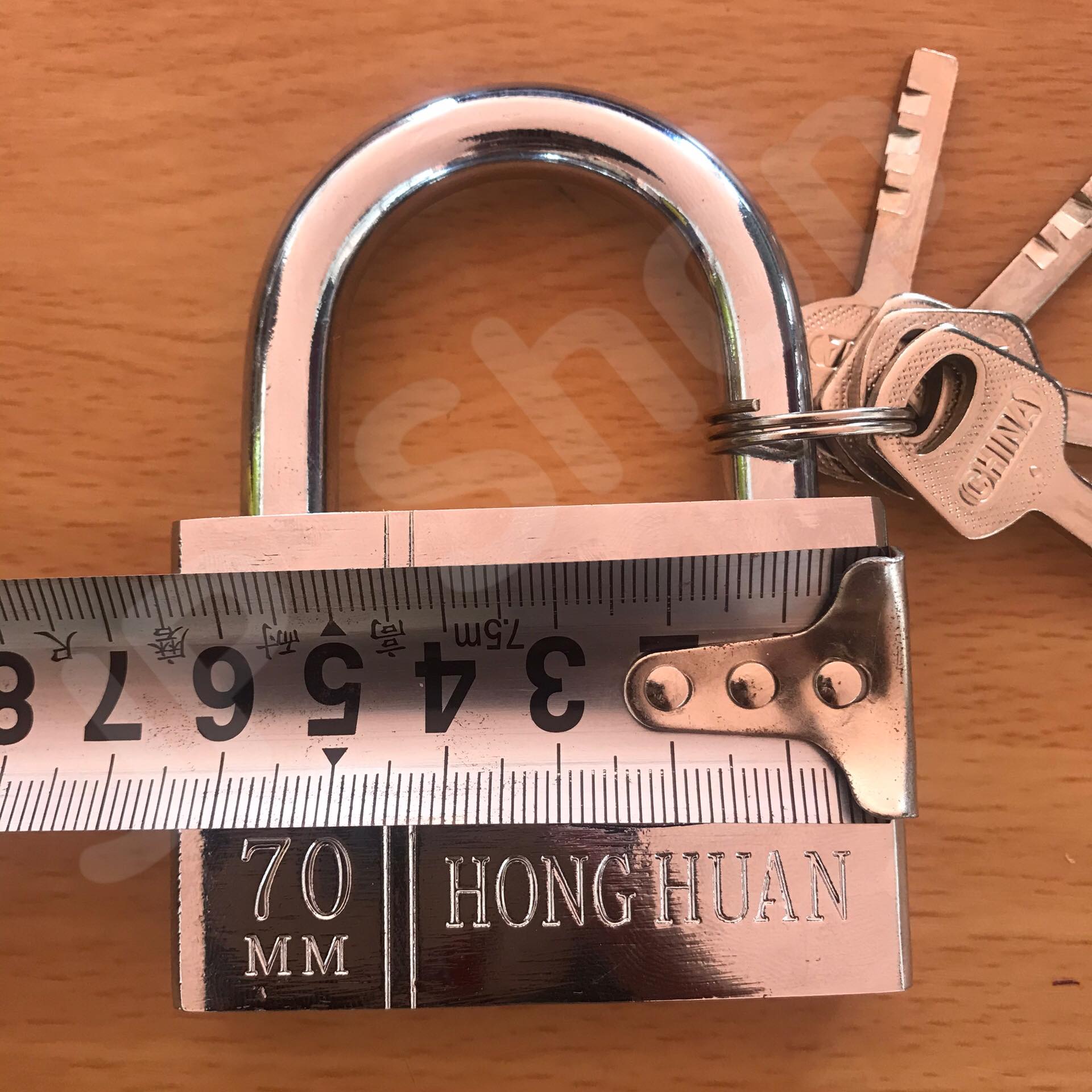 กุญแจล็อคบ้าน ล็อคครัว ล็อคอเนประสงค์ 70 มม. ล็อคแน่นหนา คงทน ราคาถูก สนใจสั่งซื้อได้เลย ห่วงสั้น #906