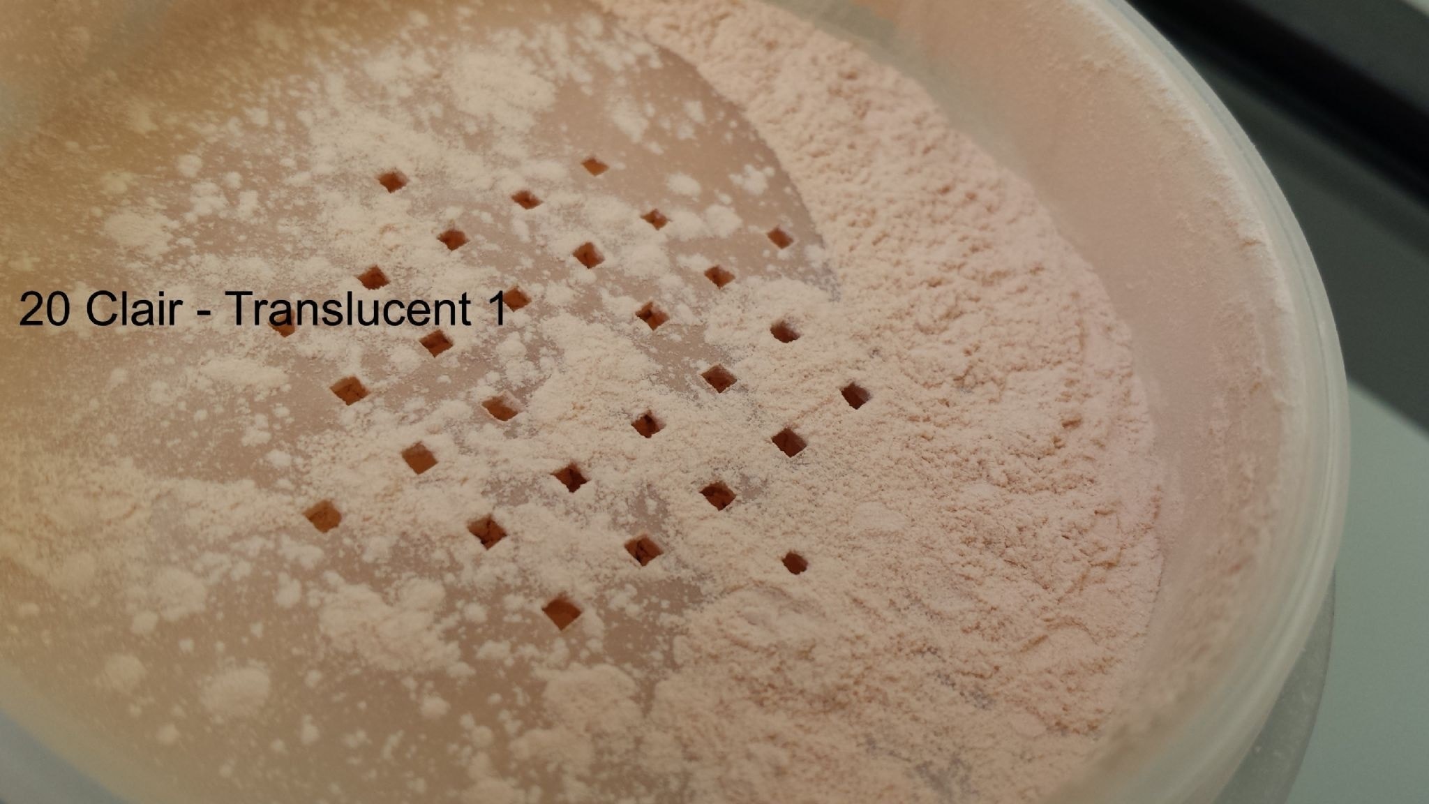 แป้งฝุ่น Chanel Poudre Universelle Libre Natural Finish Loose Powder 30g. สี 020 - claire-translucent 1