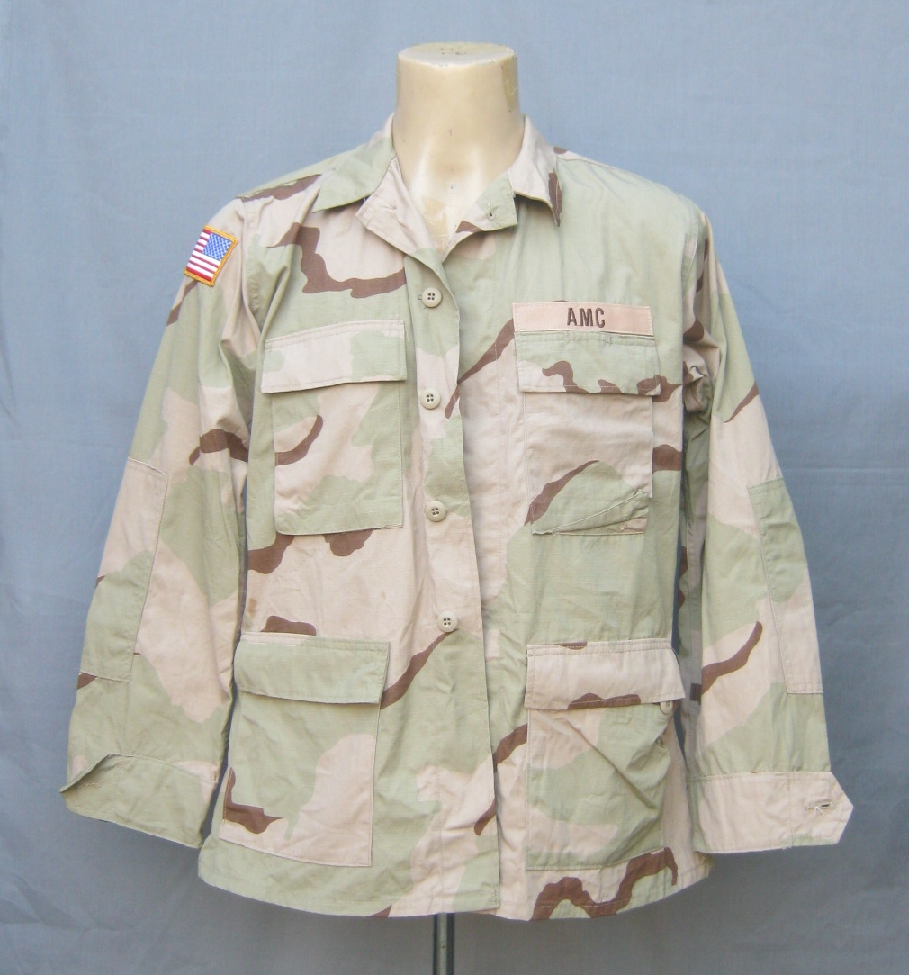 เสื้อทหารสหรัฐ ลานพรางสามสี