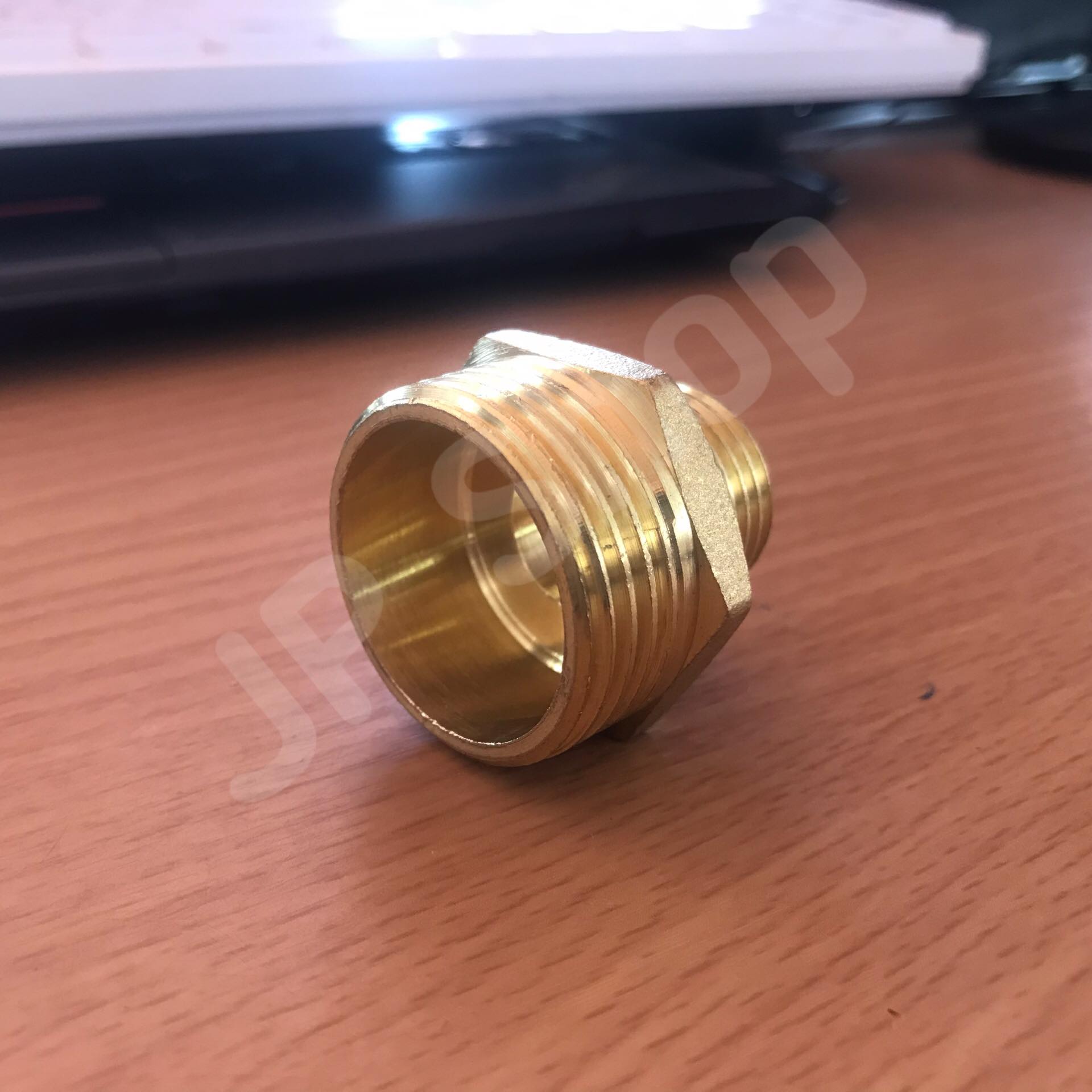 ข้อต่อทองเหลือง นิปเปิ้ล 1 '' ลด 4 หุน ข้อต่อ ทองเหลือง นิปเปิ้ล ขนาด 1 '' ลด 4 หุน #0154