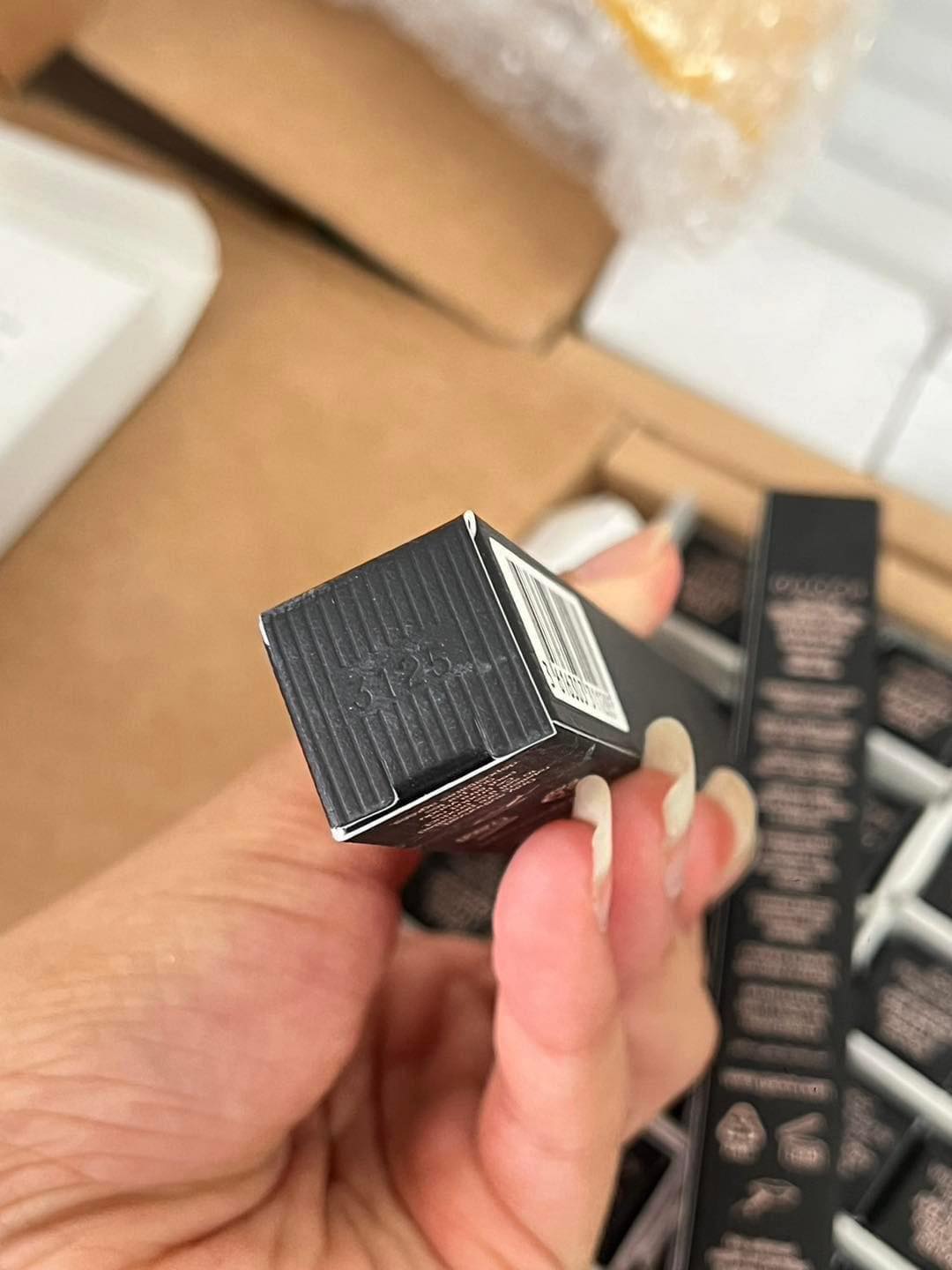 Gucci Lipstick Rouge A Levres Liquid Mat Lip Colour 6.5ml. สี 208 They Met in Argentina ลิปแมทกำมะหยี่ เนื้อลิควิด