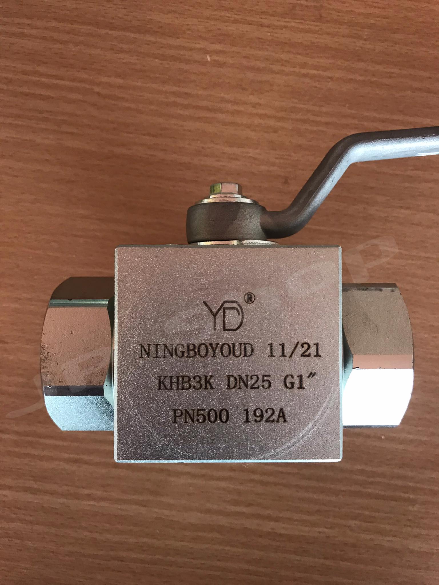 บอลวาล์ว3ทาง แรงดันสูงสำหรับไฮดรอลิก ขนาด1นิ้ว #13524