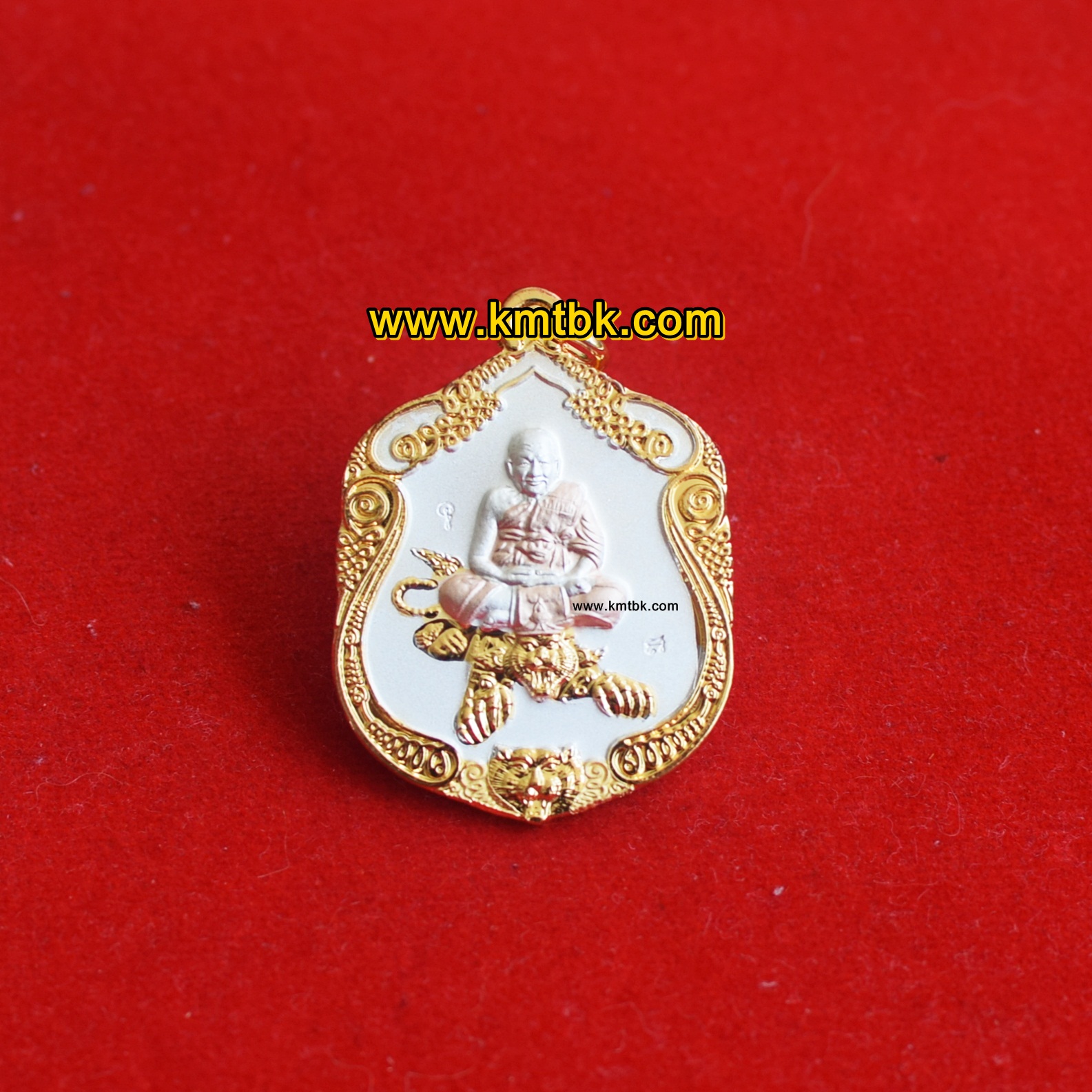 พระเหรียญ หลวงพ่อเปิ่น วัดบางพระ จ.นครปฐม เนื้อโลหะ ชุบ3กษัตริย์ ขนาดห้อยคอ ปี2562
