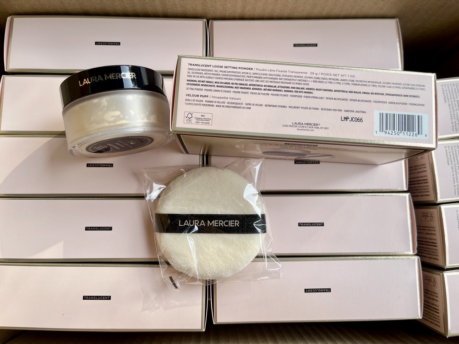 Laura Mercier Loose Setting Powder Translucent 29g. and Velour Puff แป้งฝุ่นโปรงแสงสำหรับทุกสีผิว