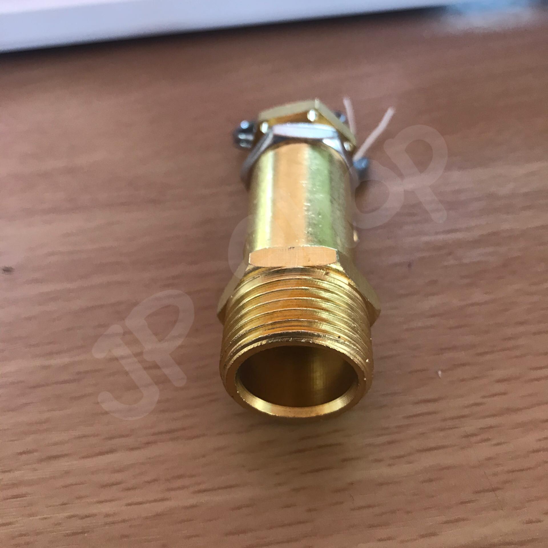 เซฟตี้วาล์ว โปโลลม ปั๊มลม เกลียวนอกNPT 4 หุน (1/2") ทองเหลือง รับแรงดันสูงสุถ9บาร์ ตัดรอบส่งทุกๆชั่วโมง #1025