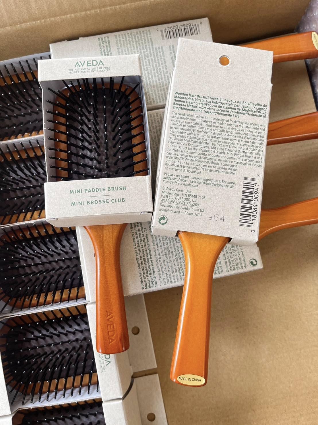 Aveda Paddle Brush - mini Size (7x19cm) แปรงหวีผมอันเป็น Signature ของอเวดา (1ด้าม)