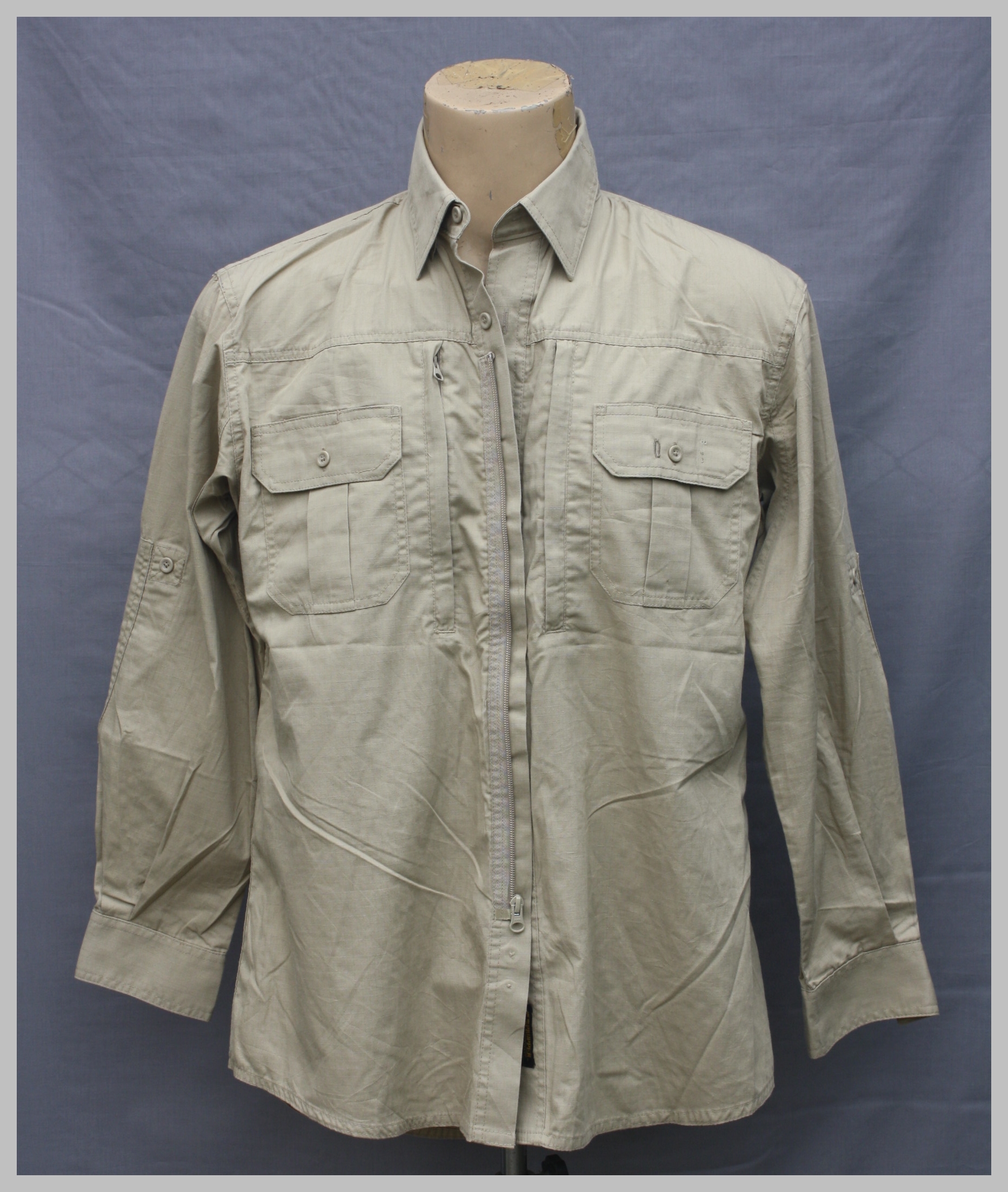 ขายแล้ว เสื้อเดินป่า Medium สีทราย