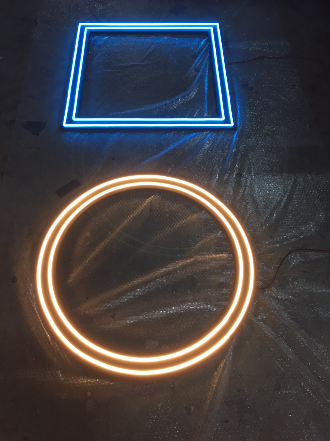 ไฟนีออน เฟค