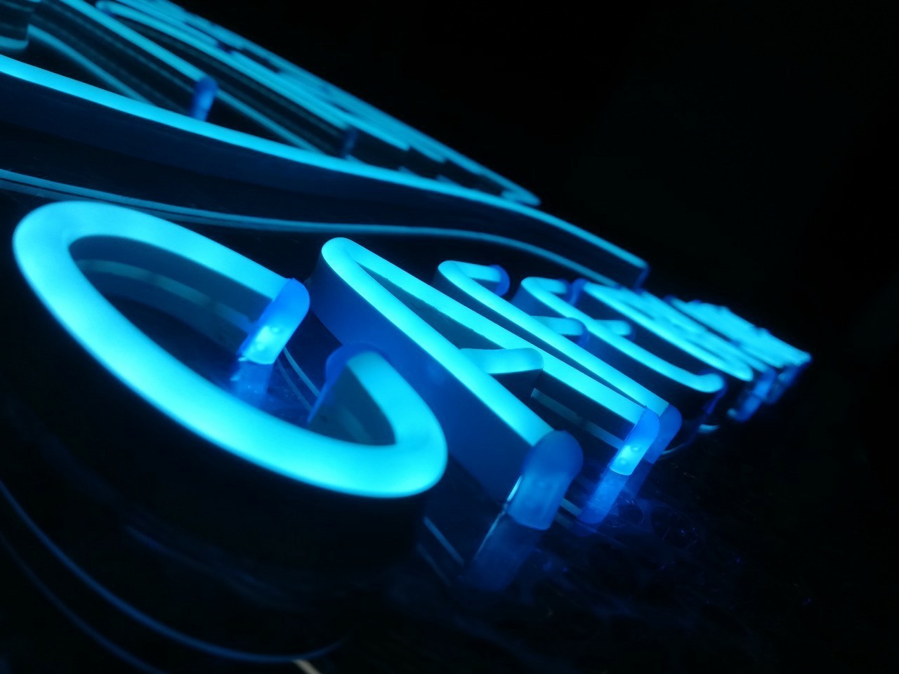 ป้ายไฟนีออน LED อะคริลิคใสรองหลัง