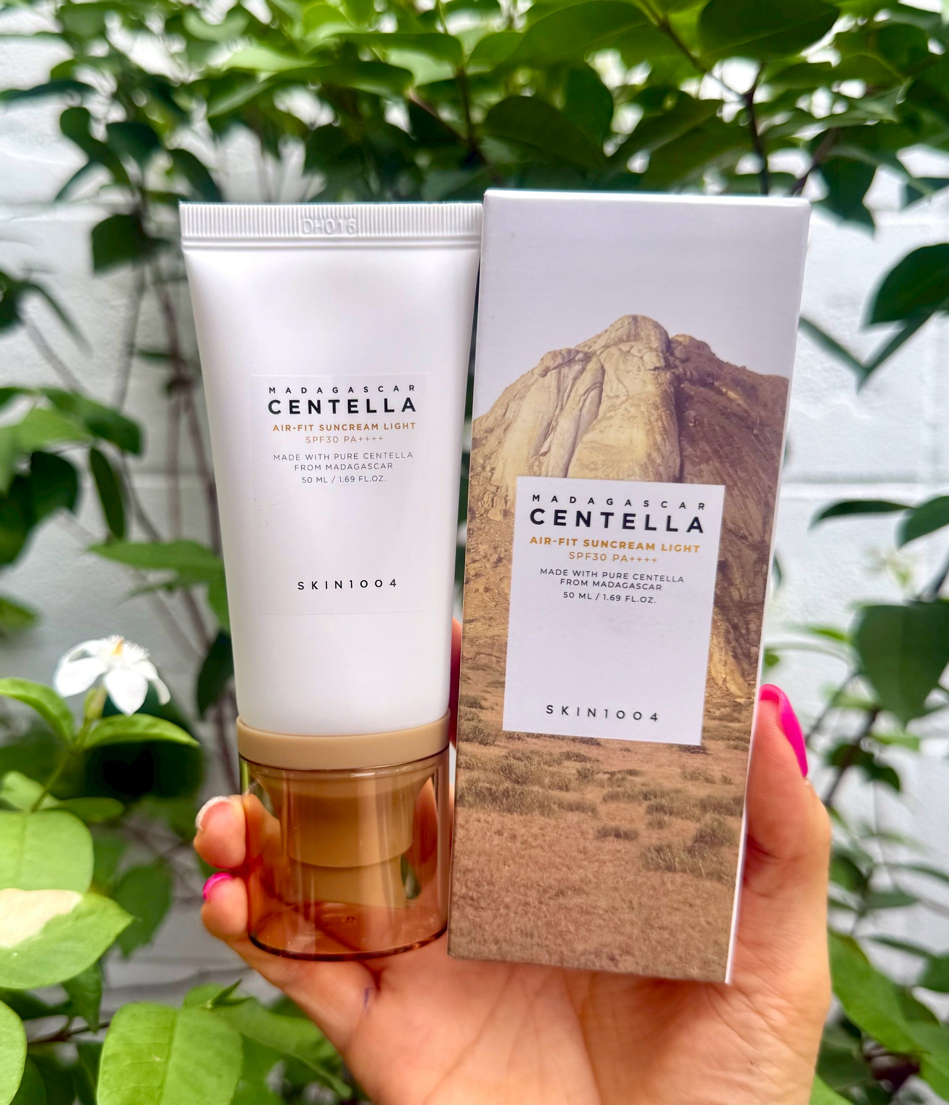 Skin1004 Madagascar Centella Air-Fit Suncream Light SPF30 PA++++ 50ml. ครีมบำรุงผิว